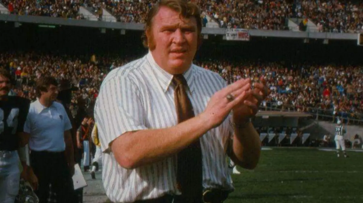 Fallece John Madden, entrenador legendario de la NFL